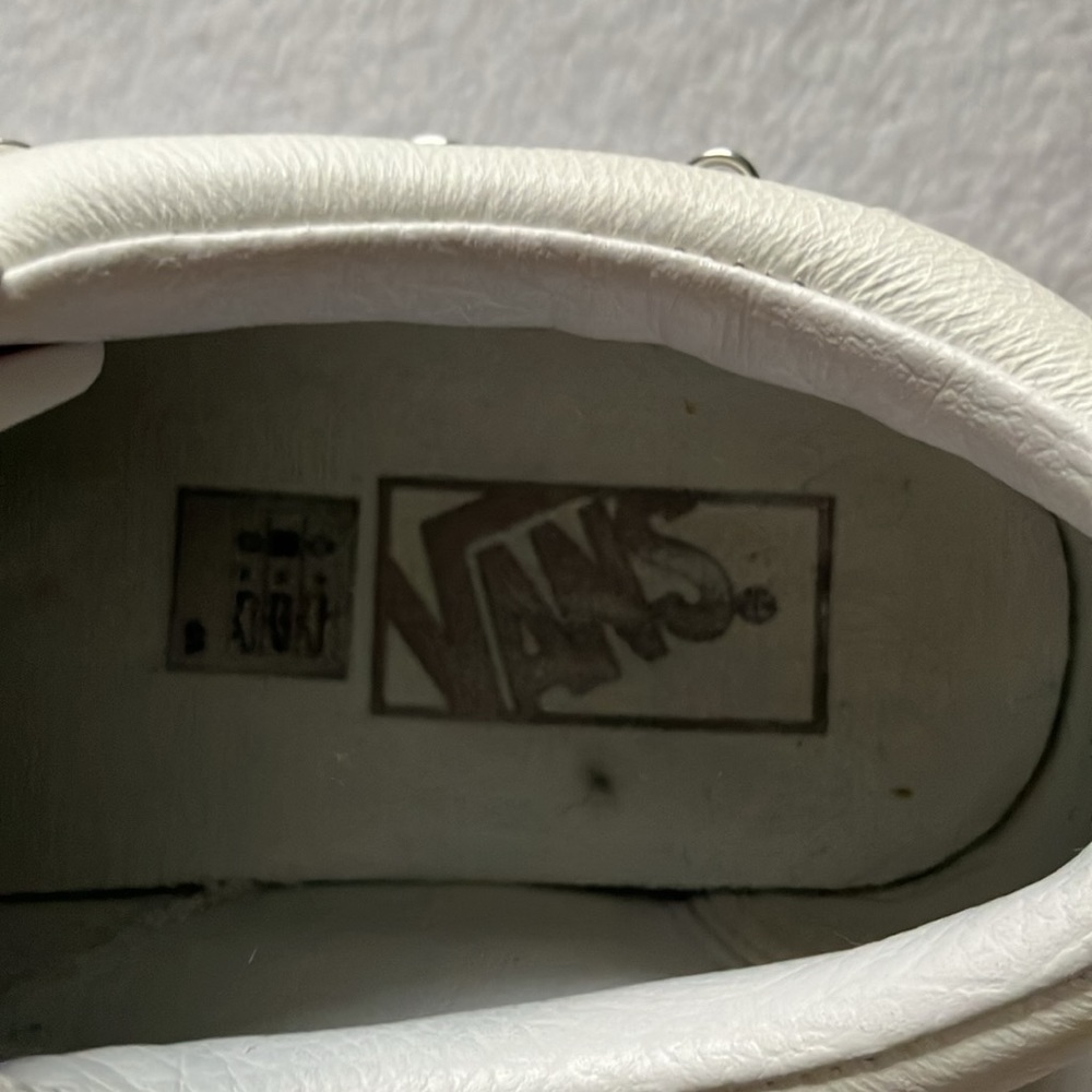 Vans - Picture 3 of 9